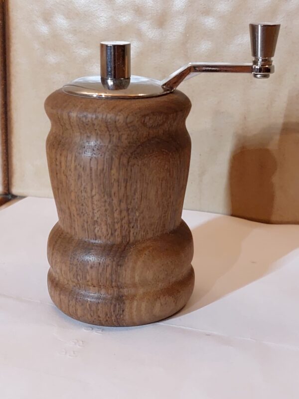 Kleine Pfeffermühle mit Kurbel